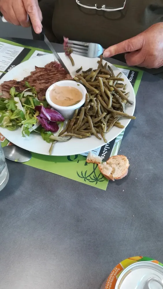 Pièce de Bœuf Sauce Au Poivre Et Haricots Verts